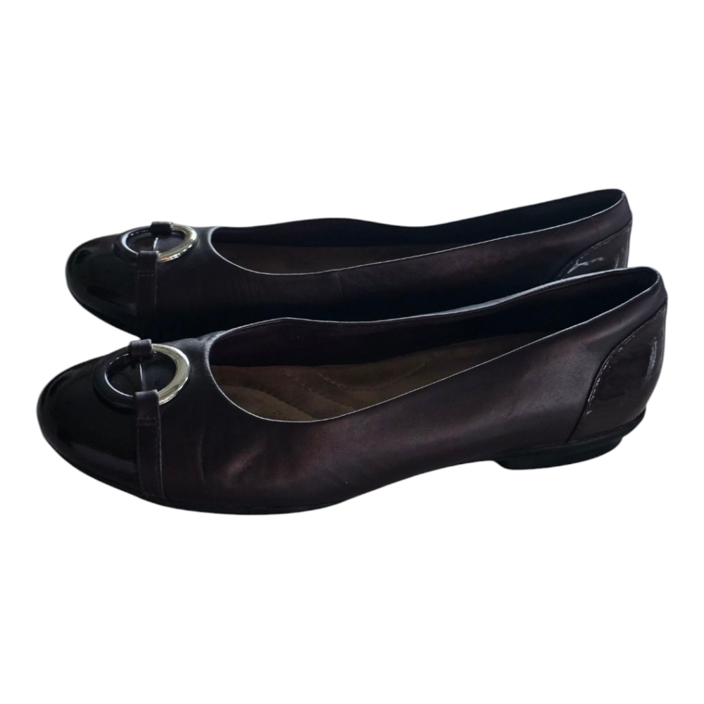 Clarks Womens Leather Slip-On Flats 9.5 Buckle Detail Burgundy Exellent